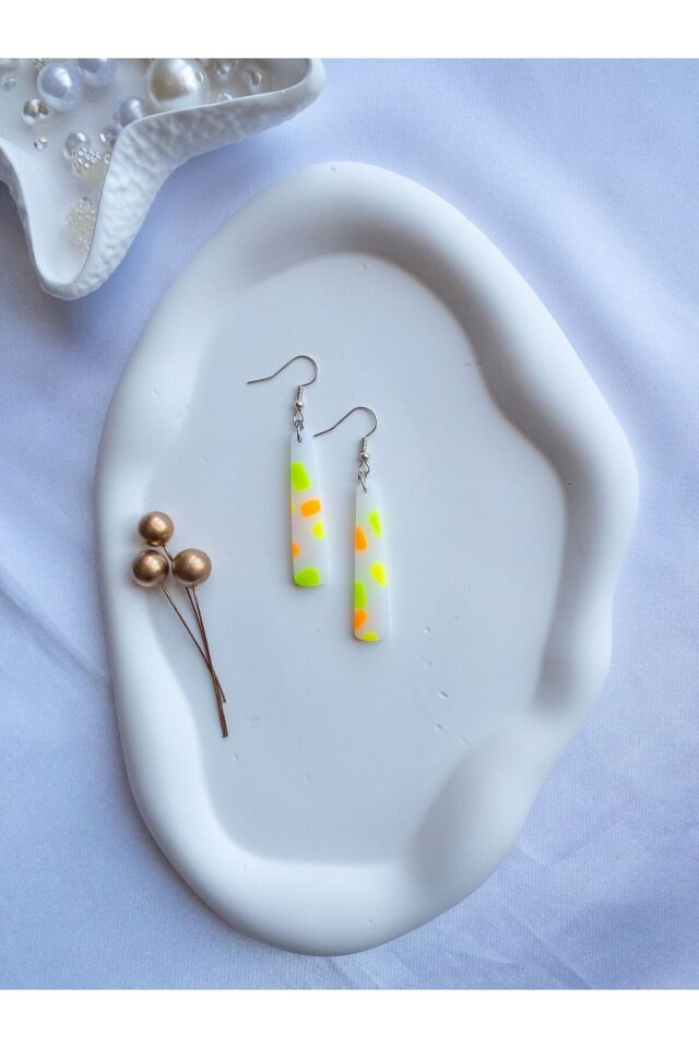 Özel Tasarım Transparan Polimer Kil Üzeri Neon Sarı Yeşil Turuncu Detay Sallantılı Küpe