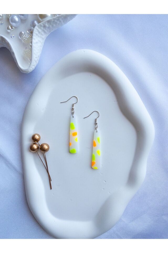 Özel Tasarım Transparan Polimer Kil Üzeri Neon Sarı Yeşil Turuncu Detay Sallantılı Küpe