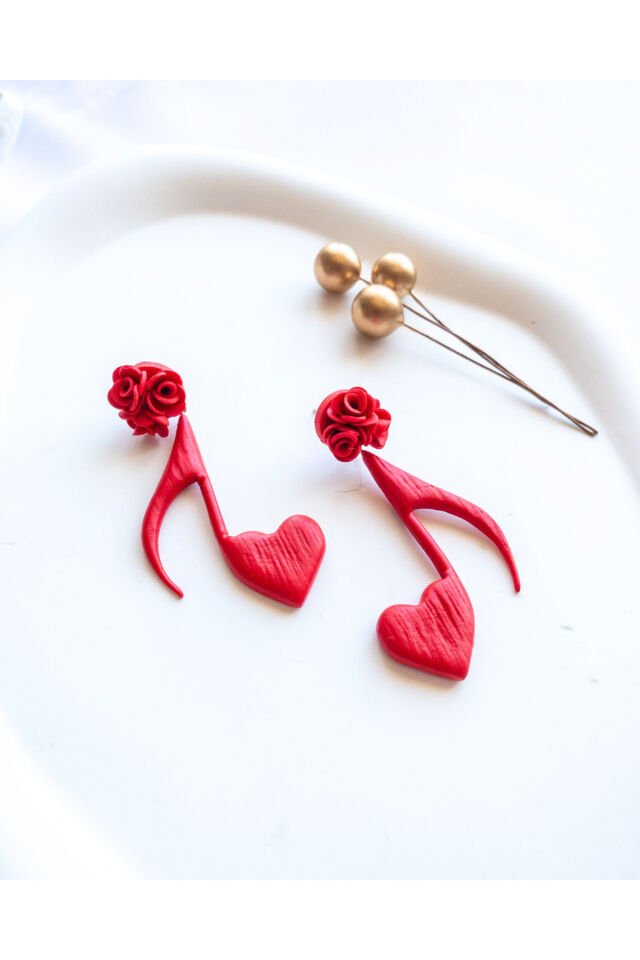 Özel Tasarım Kırmızı Polimer Kil Gül Detay Kalpli Nota Küpe