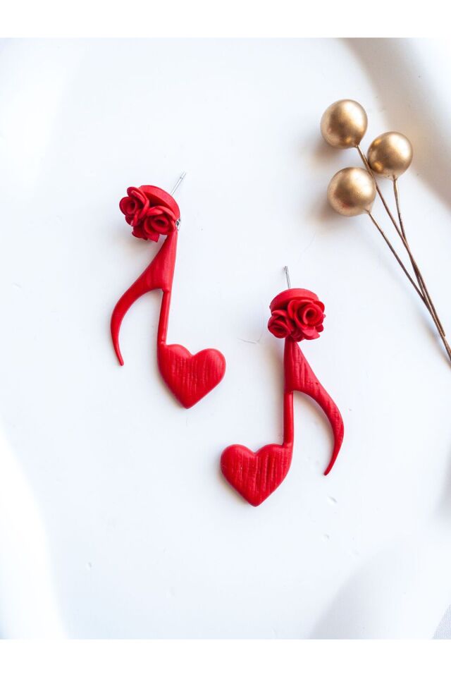 Özel Tasarım Kırmızı Polimer Kil Gül Detay Kalpli Nota Küpe