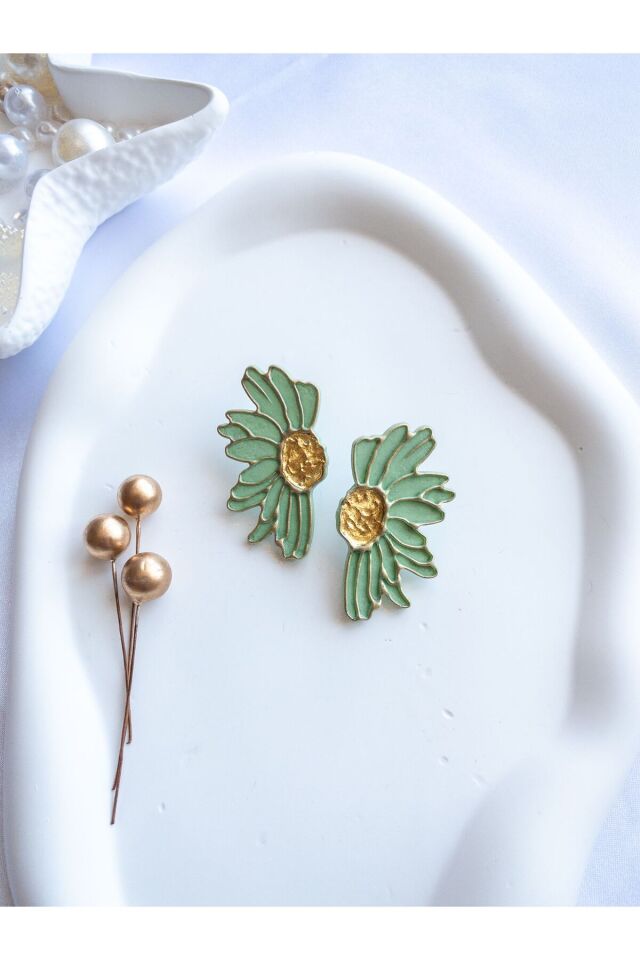 Özel Tasarım Polimer Kil Gold Detay Mint Yeşili Papatya Küpe