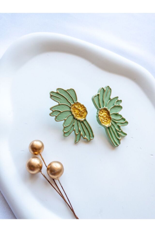 Özel Tasarım Polimer Kil Gold Detay Mint Yeşili Papatya Küpe