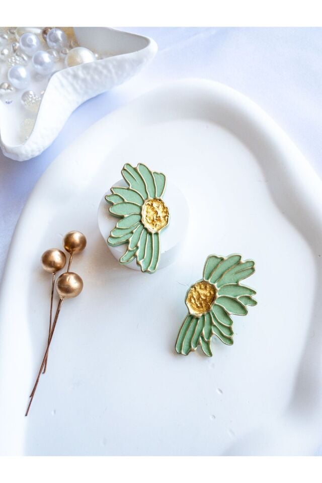 Özel Tasarım Polimer Kil Gold Detay Mint Yeşili Papatya Küpe