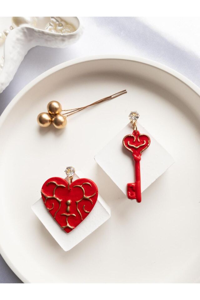 Özel Tasarım Polimer Kil Gold Detay Kırmızı Anahtar Ve Kalp Küpe