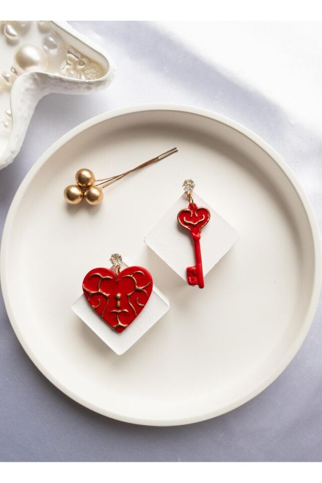 Özel Tasarım Polimer Kil Gold Detay Kırmızı Anahtar Ve Kalp Küpe