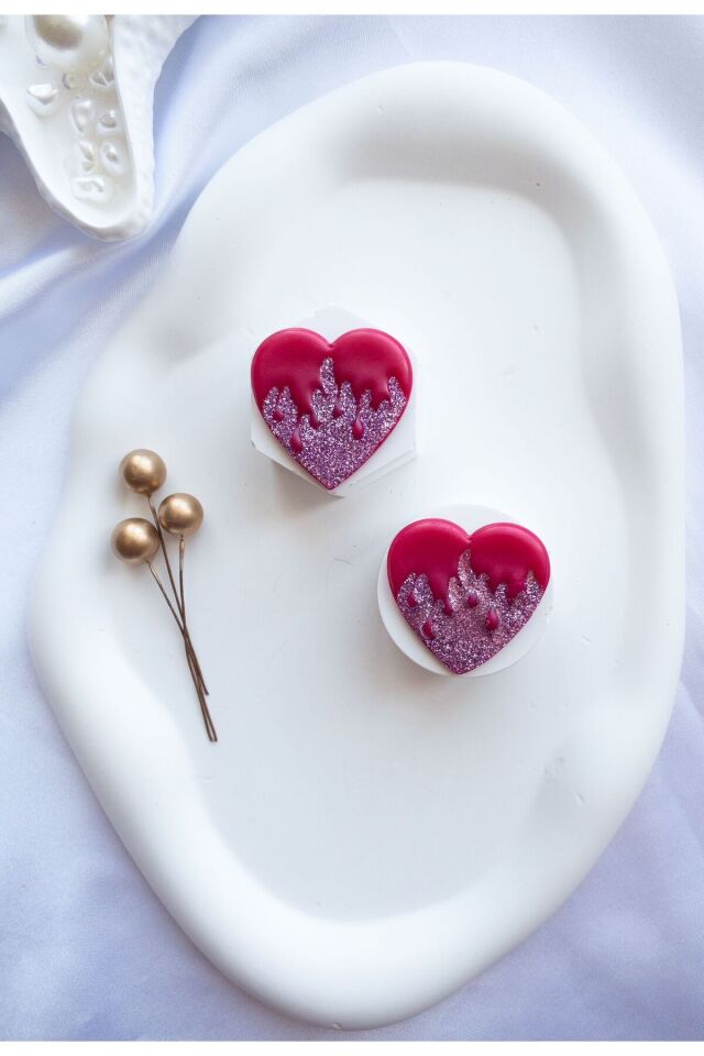 Özel Tasarım Kırmızı Polimer Kil Üzeri Pembe Sim Detay Kalp Küpe