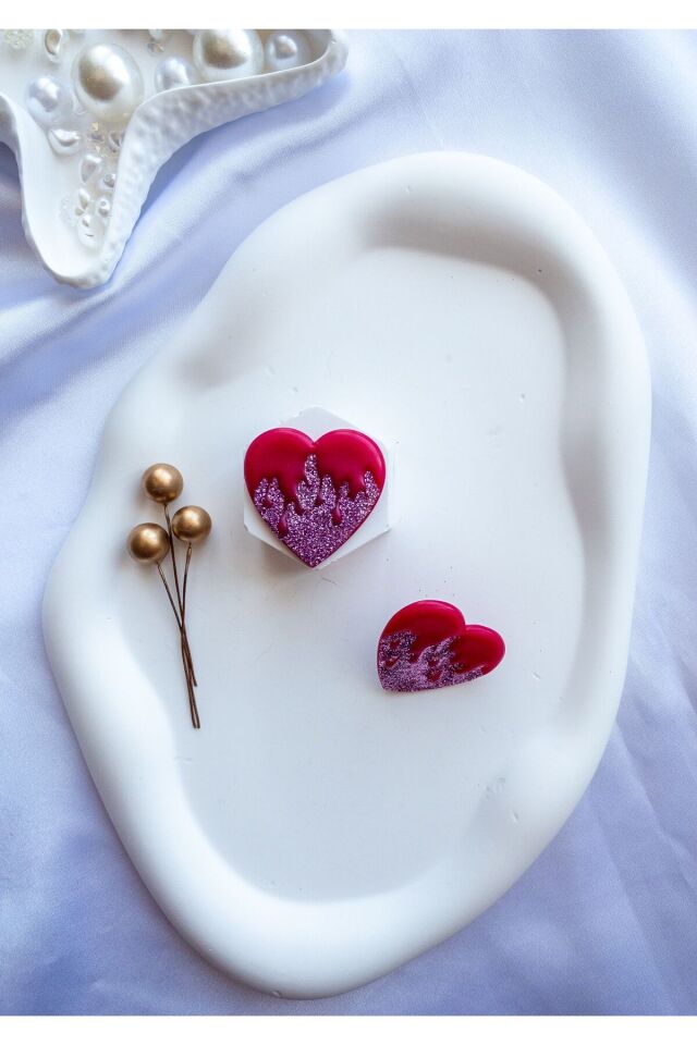 Özel Tasarım Kırmızı Polimer Kil Üzeri Pembe Sim Detay Kalp Küpe