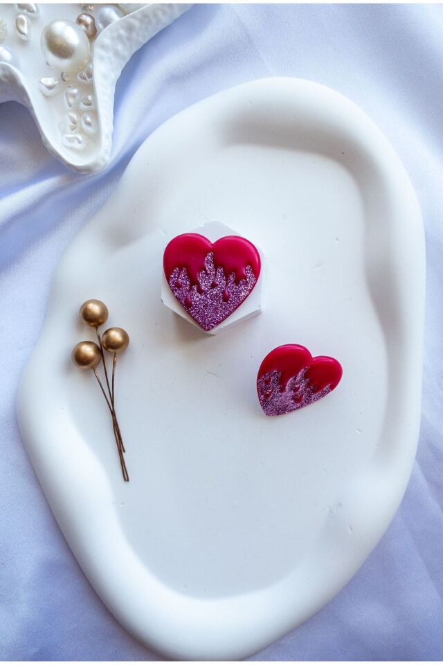 Özel Tasarım Kırmızı Polimer Kil Üzeri Pembe Sim Detay Kalp Küpe