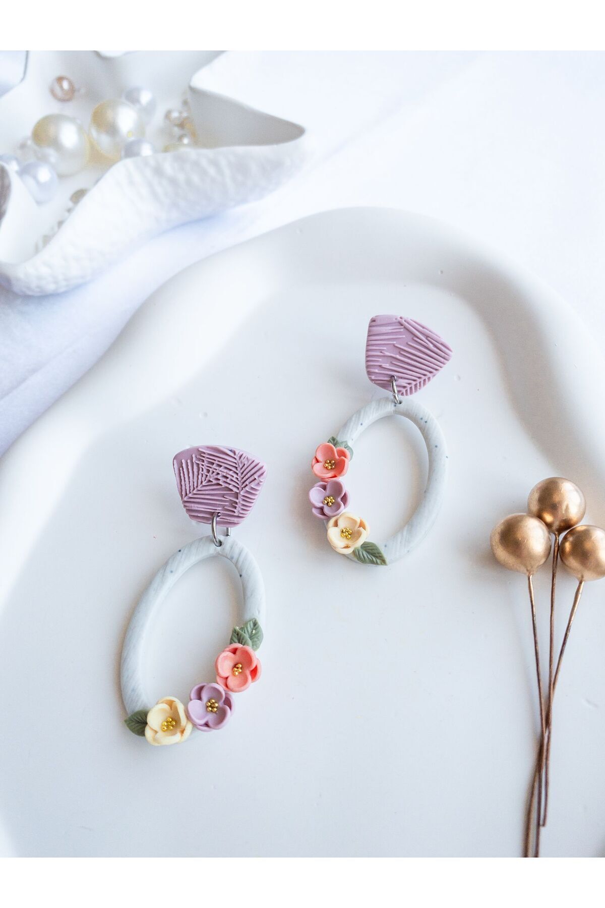 Mor Çiçekli El Yapımı Küpe – Polimer Kil, Hafif & Antialerjik Çiçekli Takı Hediyesi