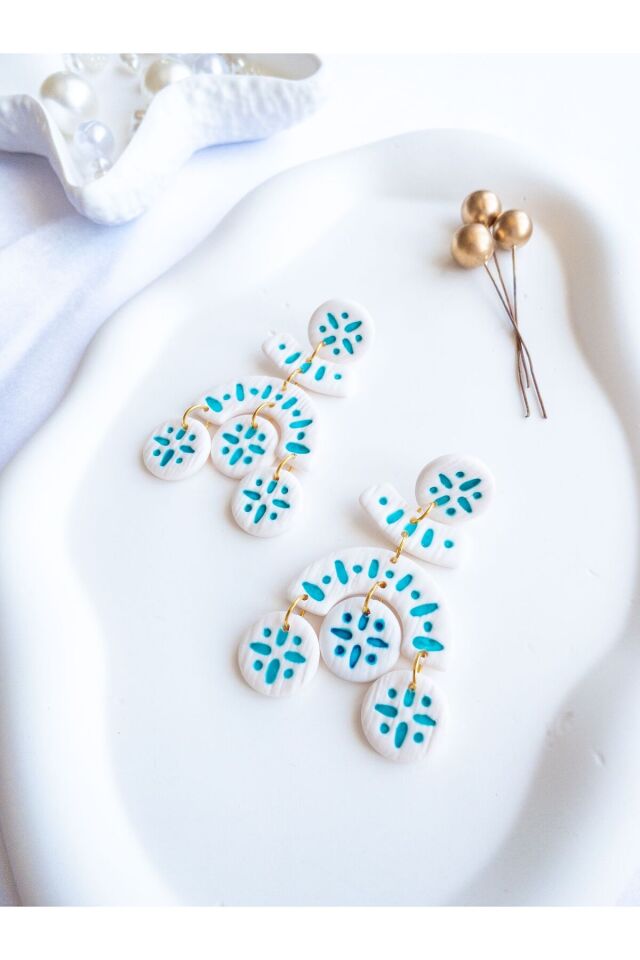 Krem Turkuaz Çini Desenli Küpe – El Yapımı Polimer Kil, Hafif & Antialerjik Takı