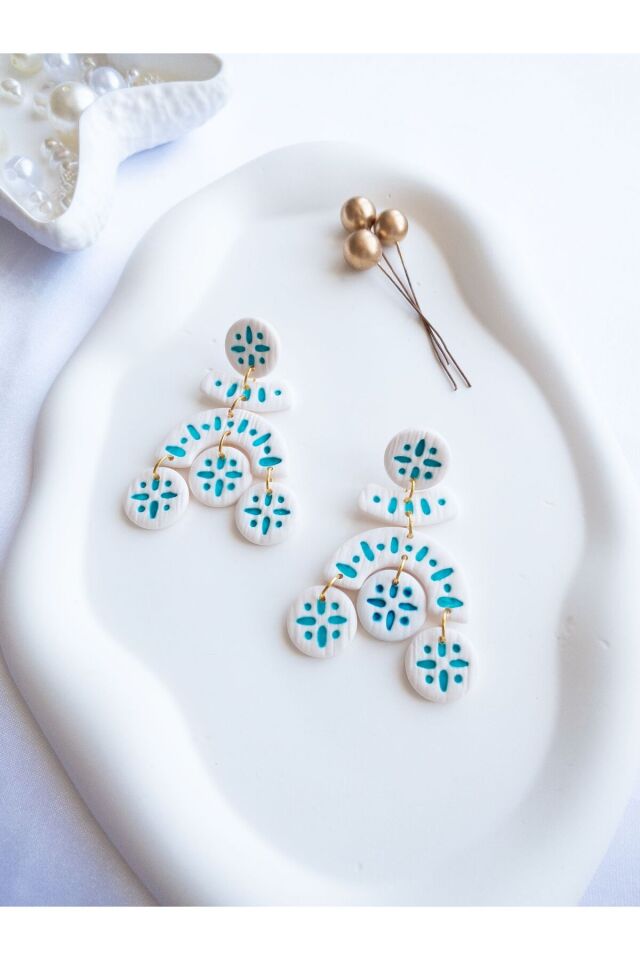 Krem Turkuaz Çini Desenli Küpe – El Yapımı Polimer Kil, Hafif & Antialerjik Takı