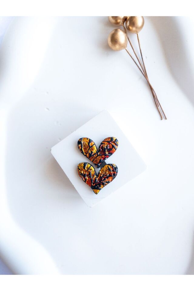 Sonbahar Kalp Küpe – El Yapımı Polimer Kil, Gold & Bakır Varaklı Çiçek Detaylı Takı