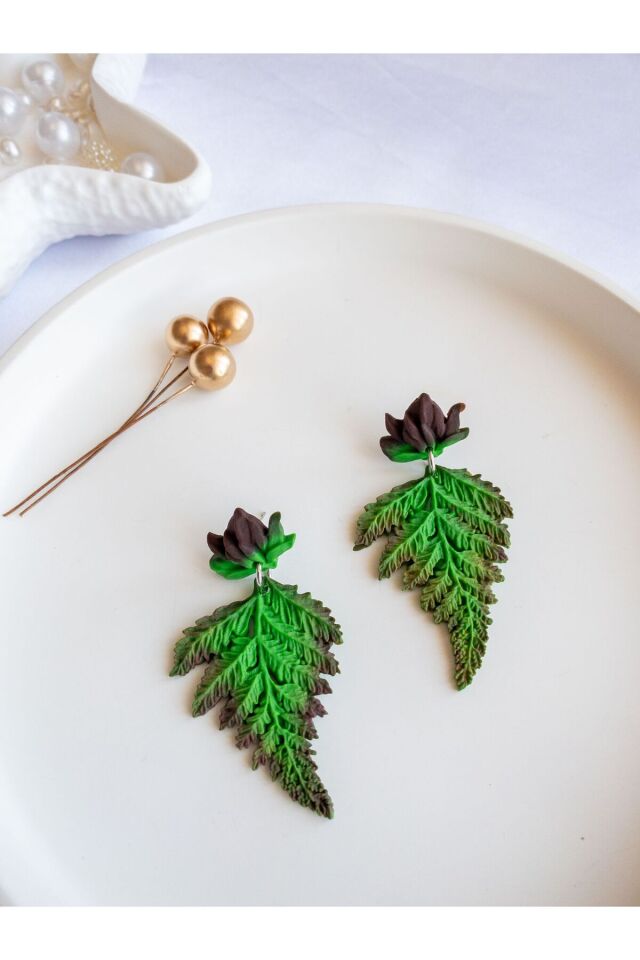 BeuBella Yaprak Formlu El Yapımı Küpe – Yeşil & Kahverengi Polimer Kil – Antialerjik Çelik