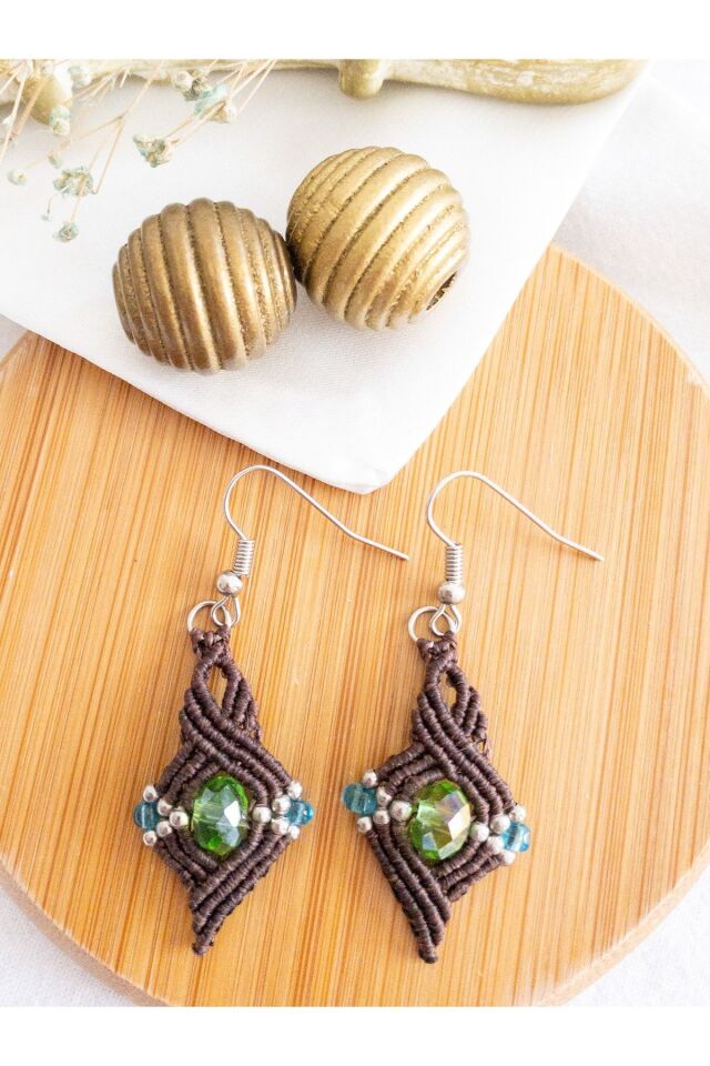 El Yapımı Kahverengi Mumlu Ip Üzeri Boncuk Işlemeli Makrome Küpe