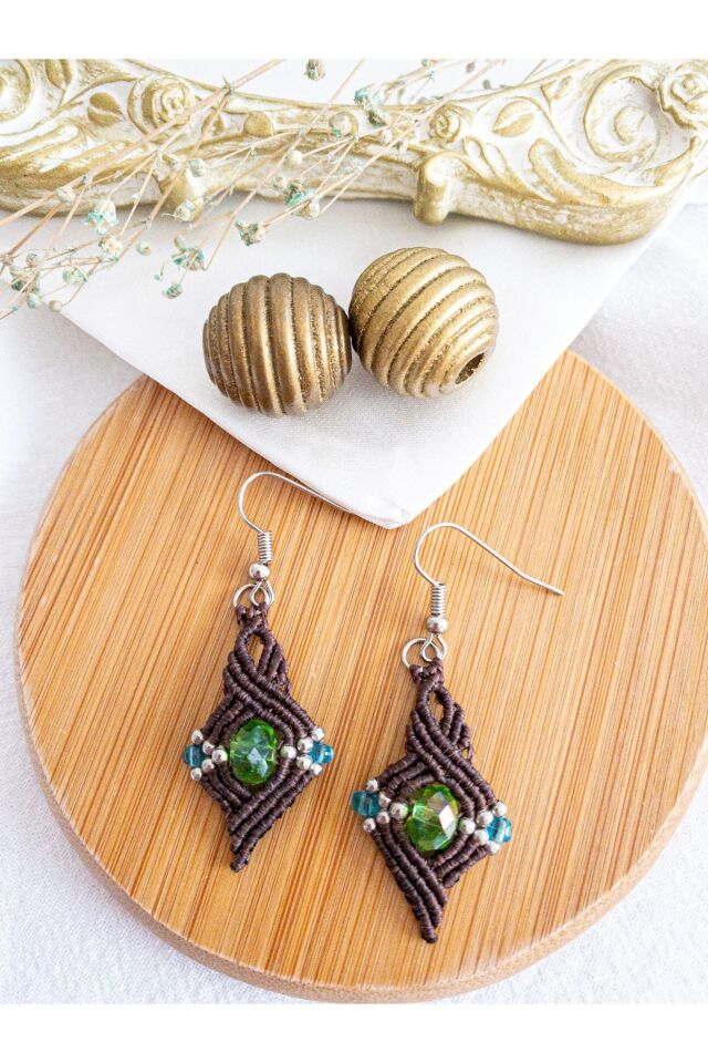 El Yapımı Kahverengi Mumlu Ip Üzeri Boncuk Işlemeli Makrome Küpe