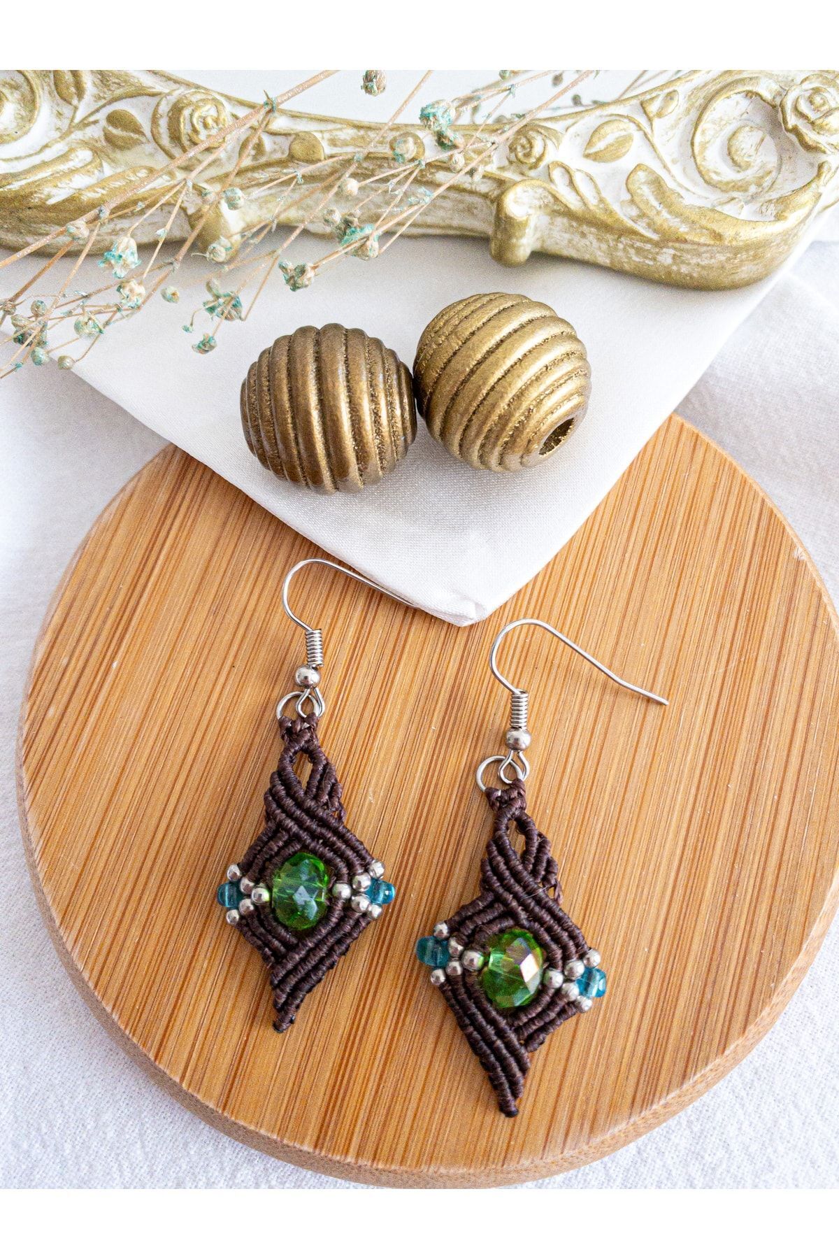 El Yapımı Kahverengi Mumlu Ip Üzeri Boncuk Işlemeli Makrome Küpe