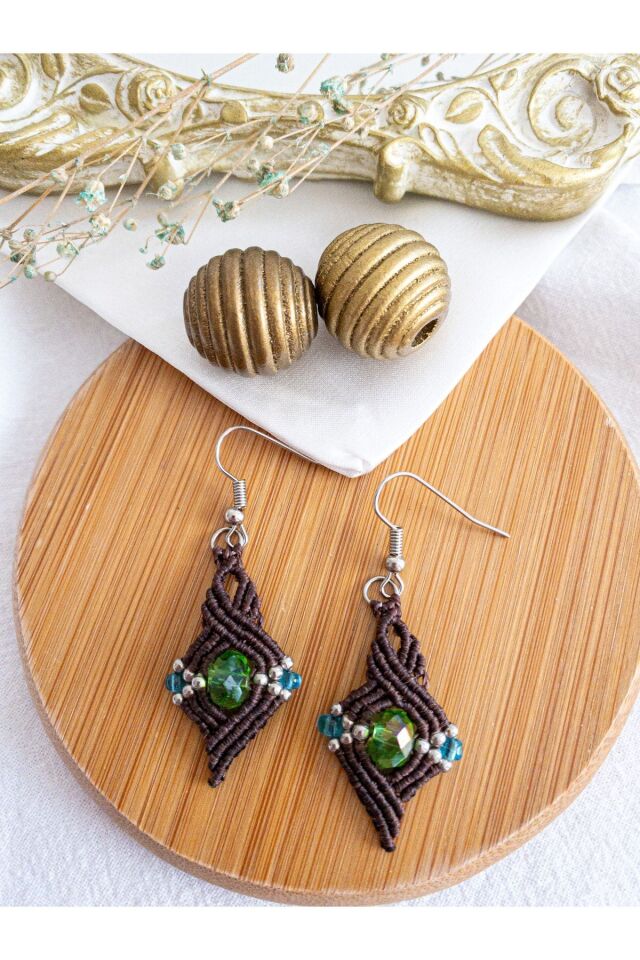 El Yapımı Kahverengi Mumlu Ip Üzeri Boncuk Işlemeli Makrome Küpe