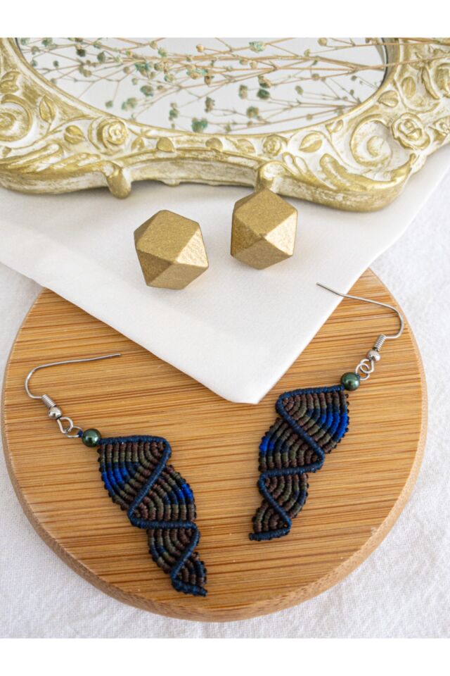 El Yapımı Lacivert Mumlu Ip Üzeri Desen Işlemeli Makrome Küpe