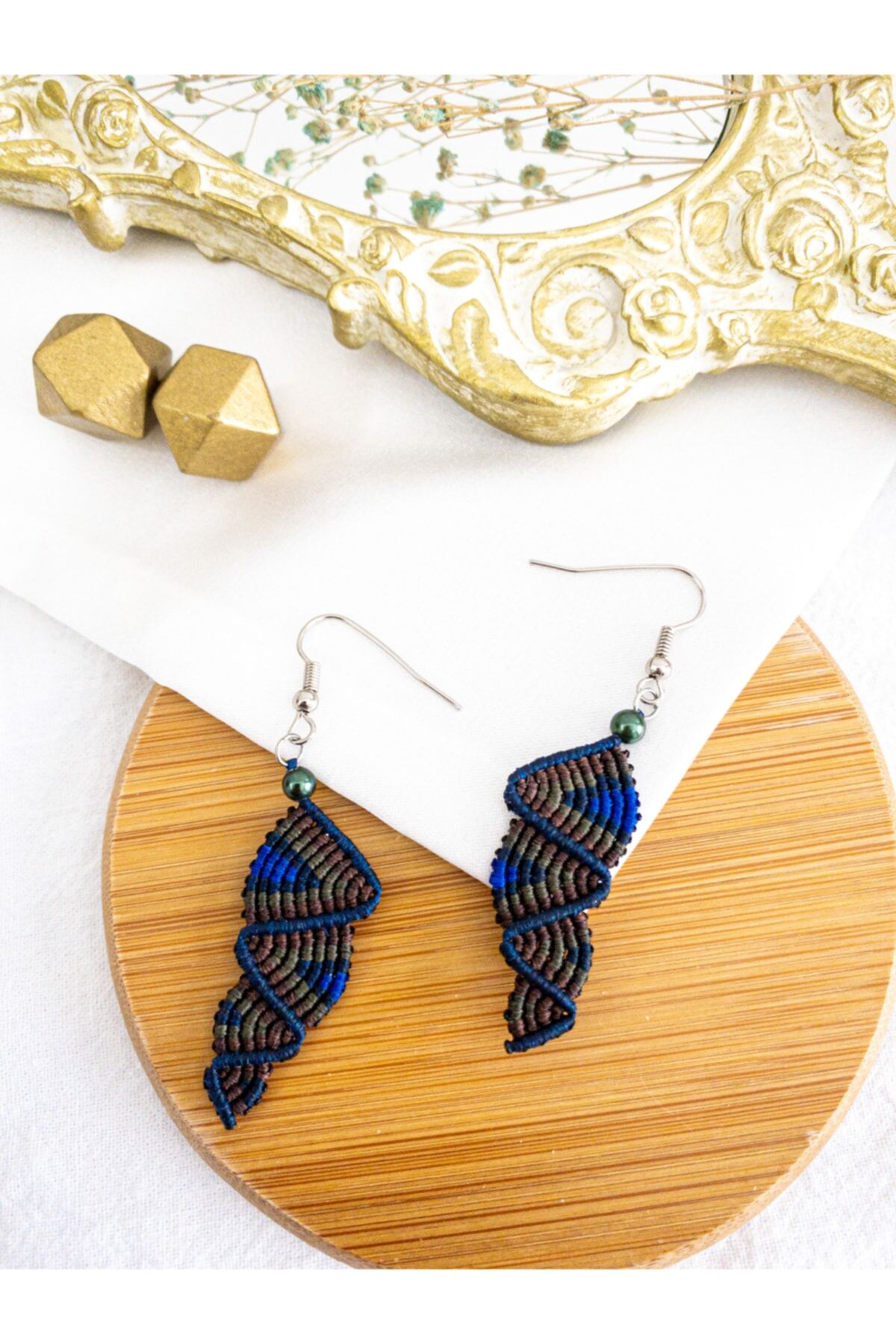 El Yapımı Lacivert Mumlu Ip Üzeri Desen Işlemeli Makrome Küpe