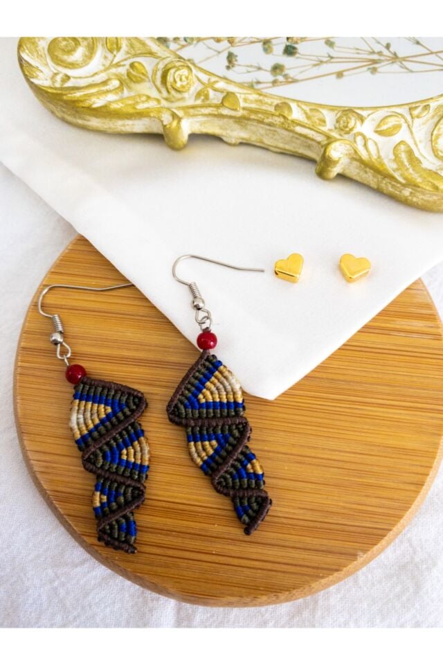 El Yapımı Krem Mumlu Ip Üzeri Desen Işlemeli Makrome Küpe