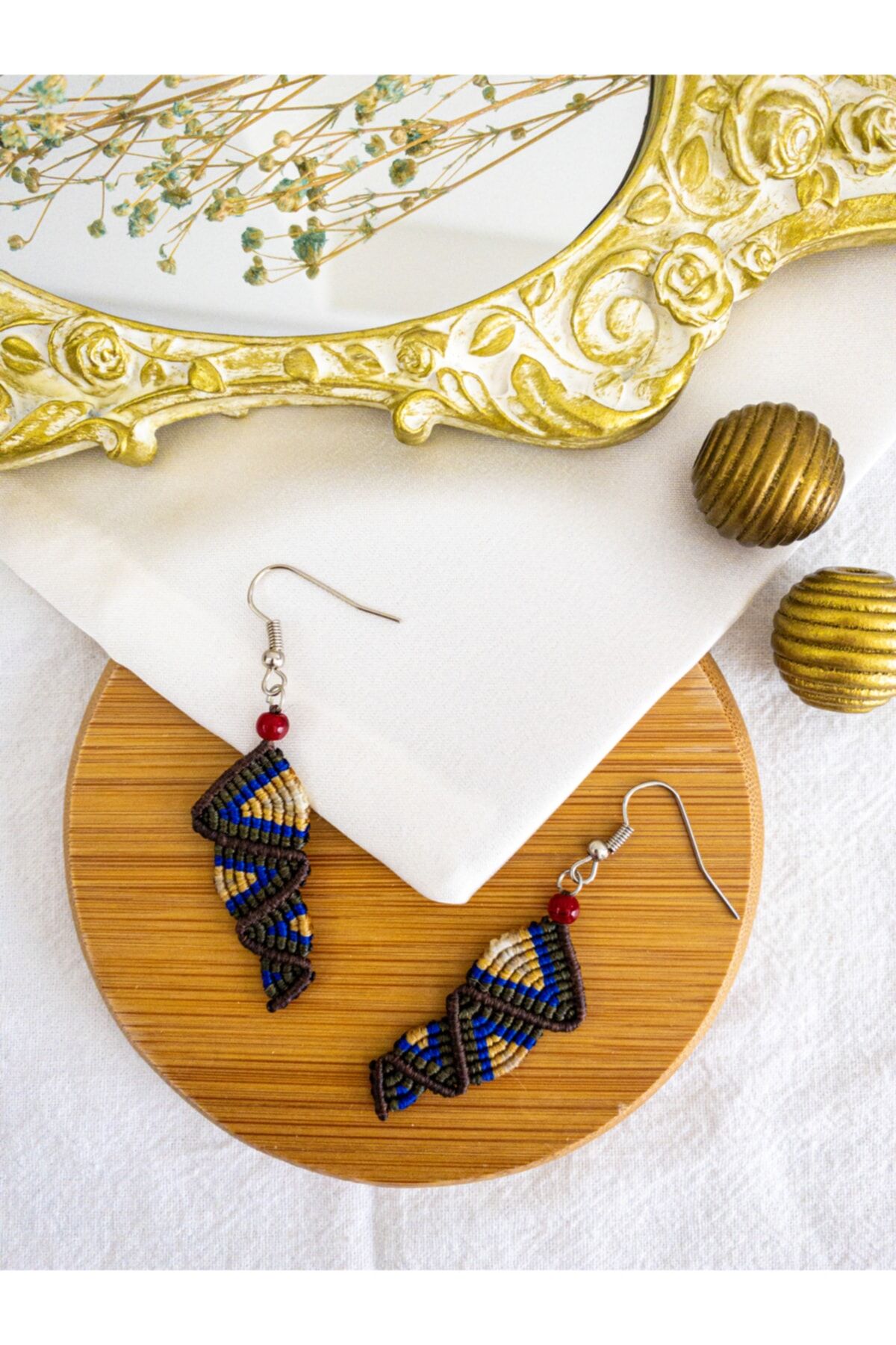 El Yapımı Krem Mumlu Ip Üzeri Desen Işlemeli Makrome Küpe