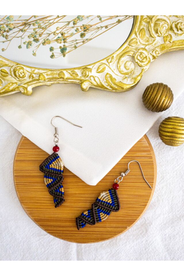 El Yapımı Krem Mumlu Ip Üzeri Desen Işlemeli Makrome Küpe