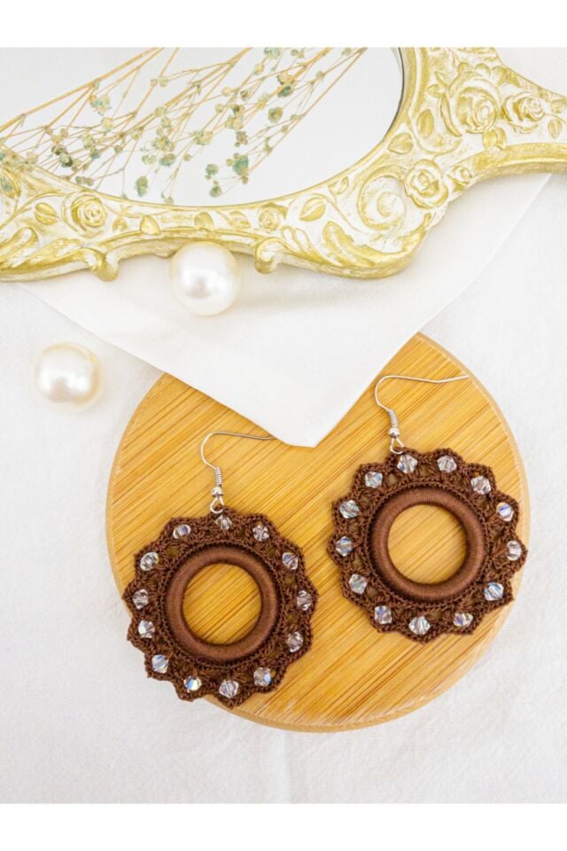 El Yapımı Kahverengi Oya Üzeri Kristal Boncuk Işleme Küpe