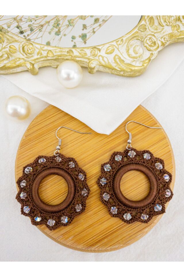 El Yapımı Kahverengi Oya Üzeri Kristal Boncuk Işleme Küpe