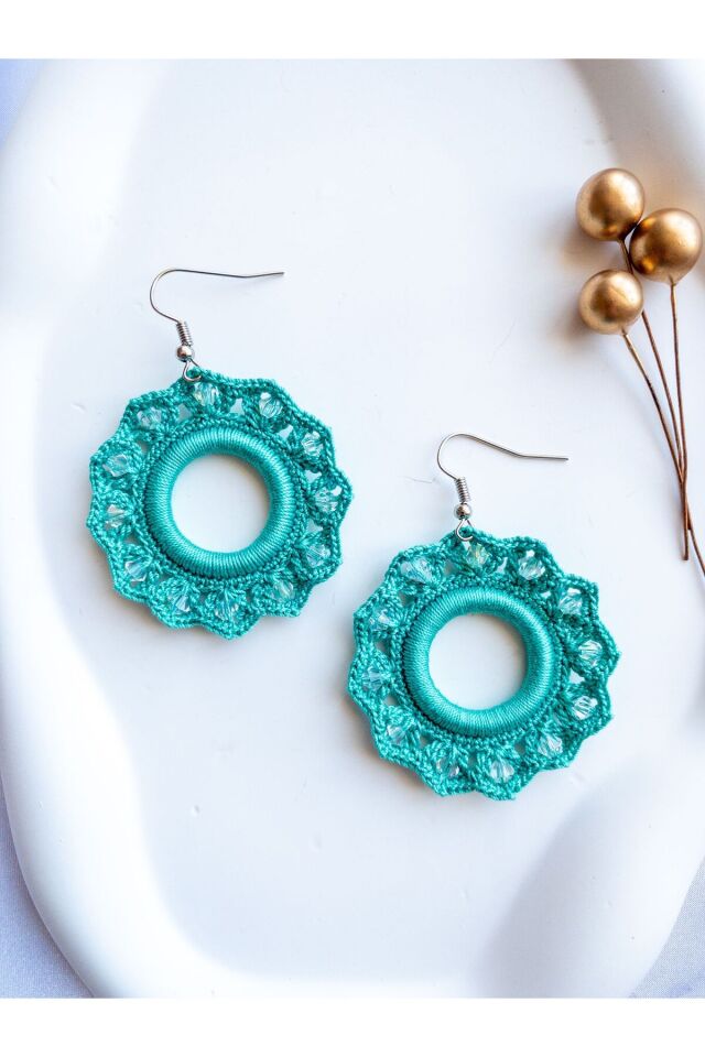 El Yapımı Turkuaz Oya Üzeri Kristal Boncuk Işleme Küpe