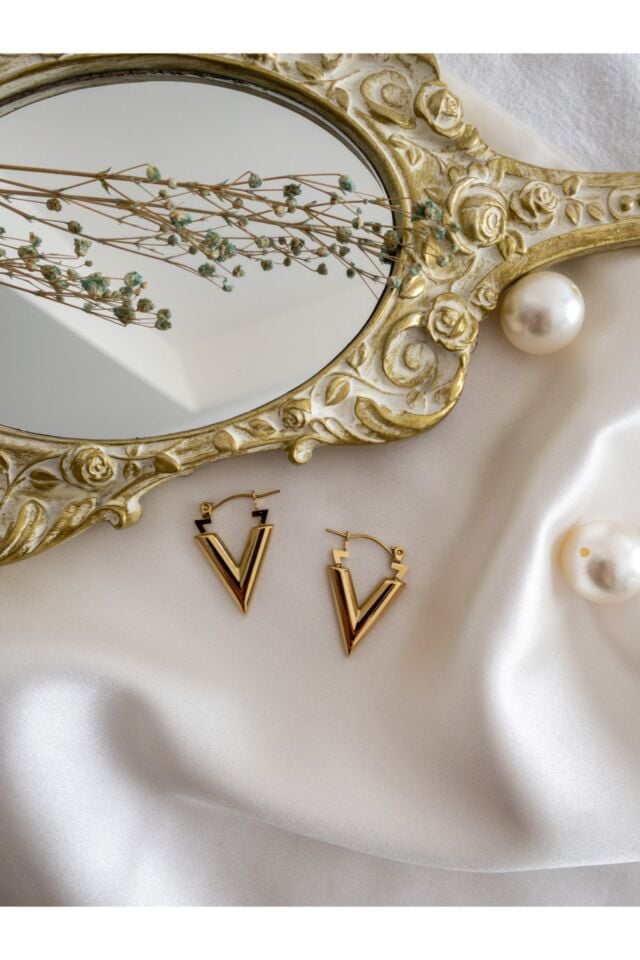 Gold Çelik Üçgen Küpe