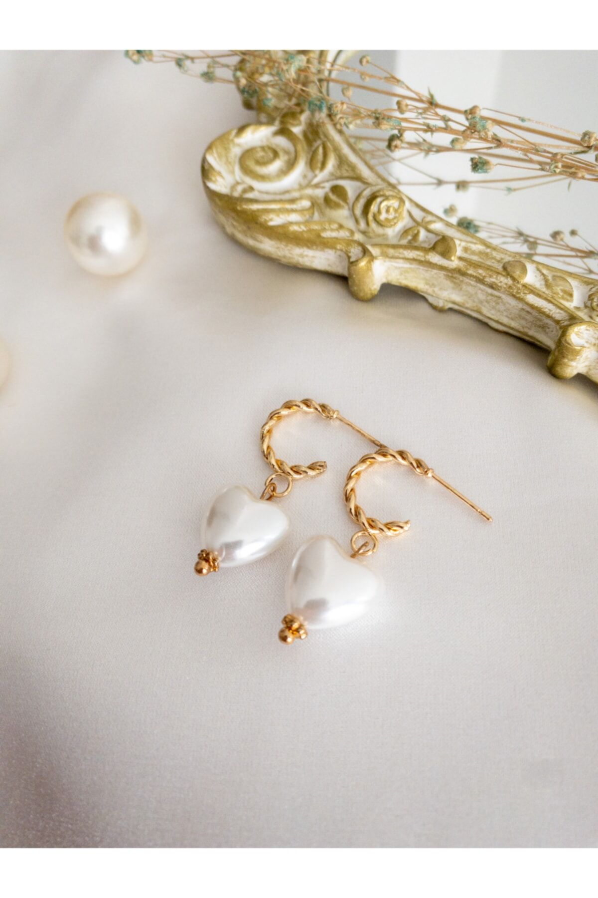 Burgu Halka İnci Kalpli Küpe