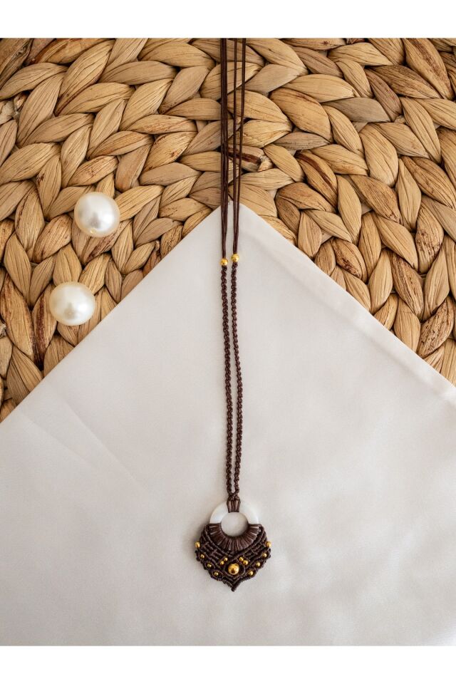 El Yapımı Mineli Sedef Halka Üzeri Kahverengi Mumlu Ip Madalyon Makrome Kolye