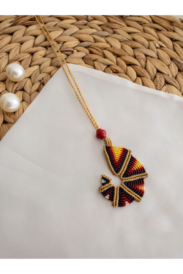 El Yapımı Sarı Mumlu Ip Üzeri Güneş Desen Makrome Kolye