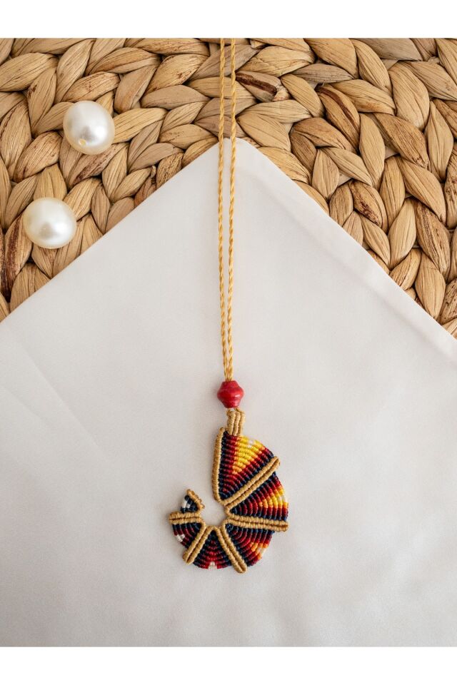 El Yapımı Sarı Mumlu Ip Üzeri Güneş Desen Makrome Kolye