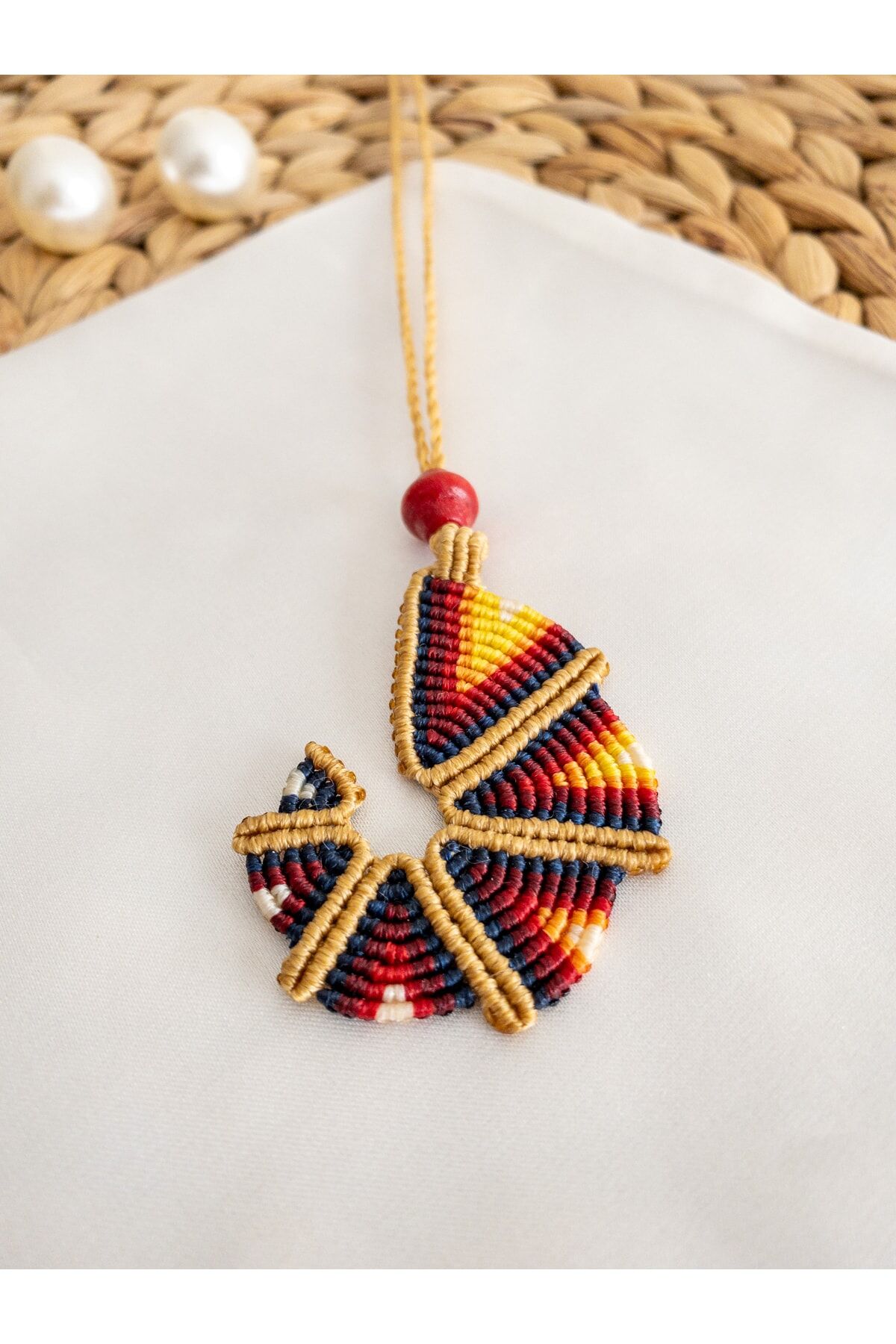 El Yapımı Sarı Mumlu Ip Üzeri Güneş Desen Makrome Kolye