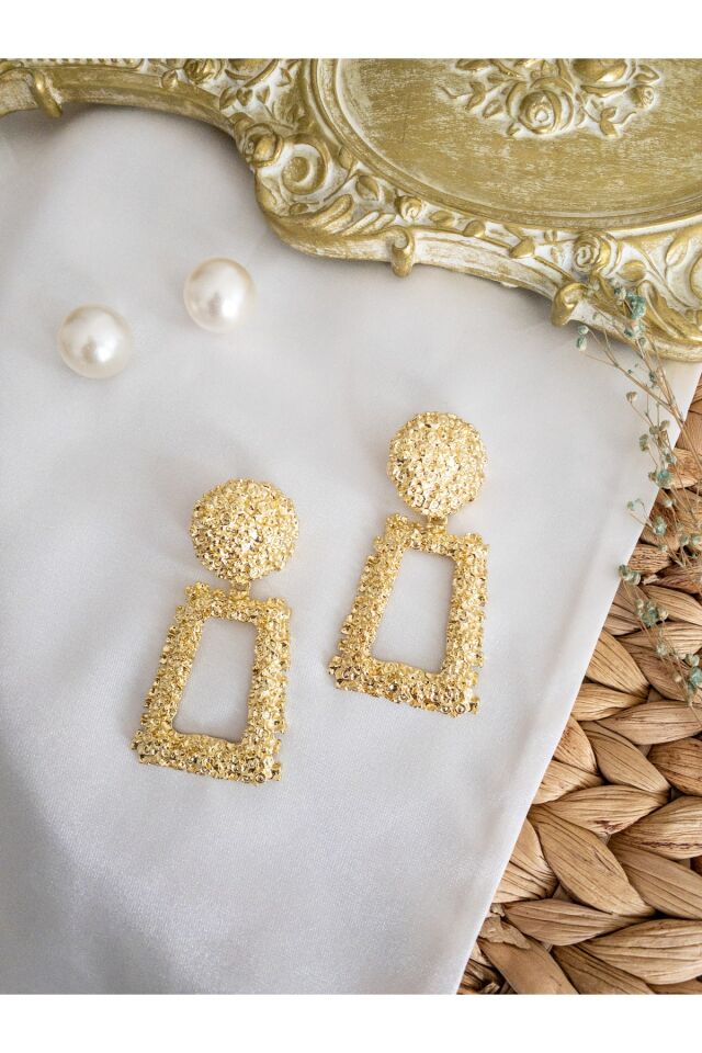 Gold Vintage Üçgen Küpe