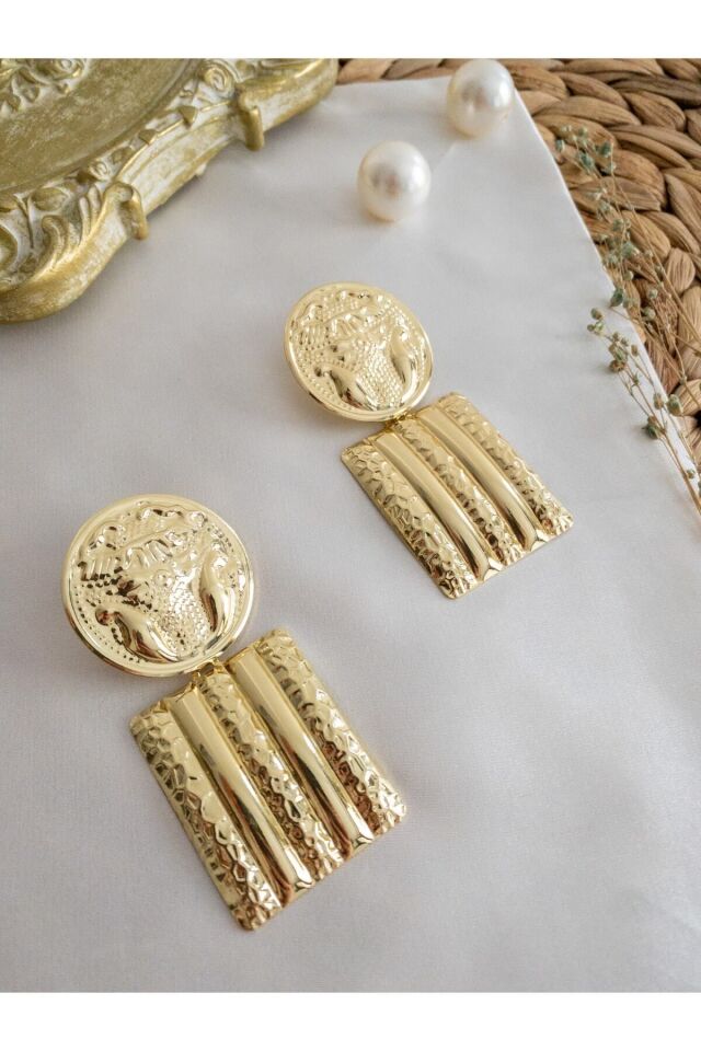 Gold Etnik Kabartmalı Arma Model Küpe