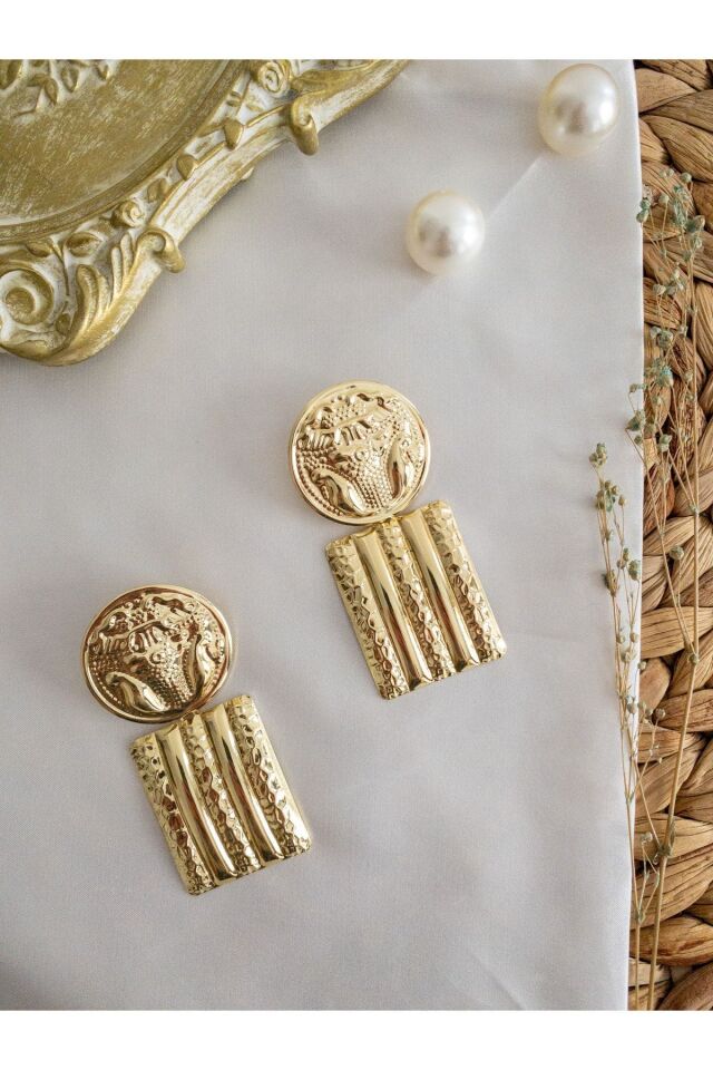 Gold Etnik Kabartmalı Arma Model Küpe