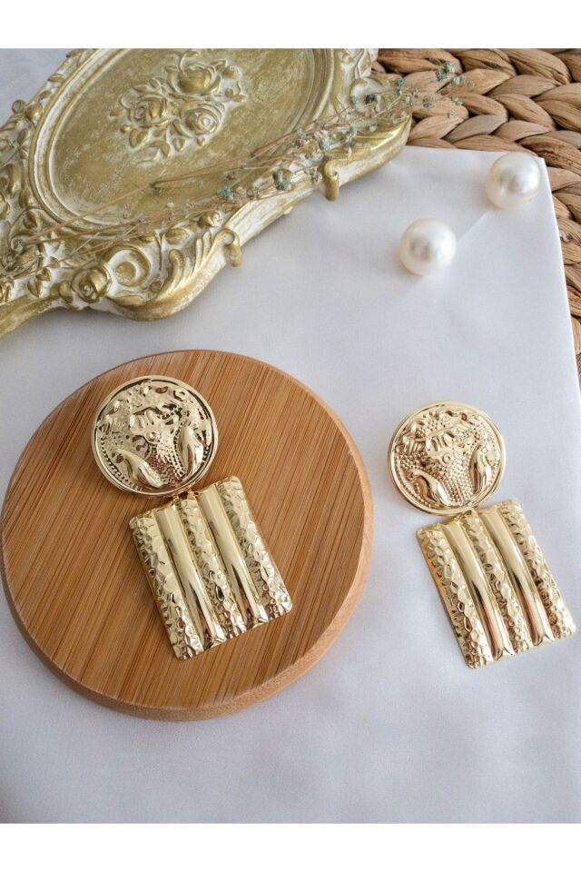 Gold Etnik Kabartmalı Arma Model Küpe