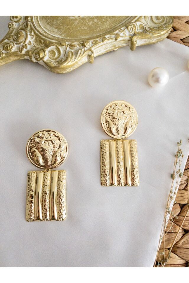 Gold Etnik Kabartmalı Arma Model Küpe