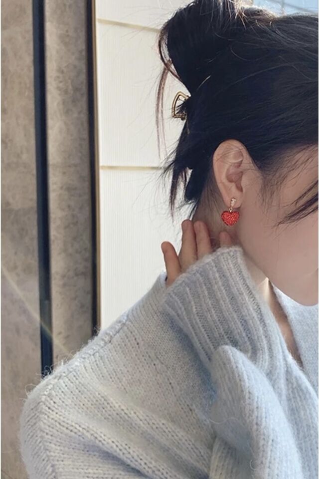 Kırmızı Kristal Taş Kaplı Mini Kalp Küpe