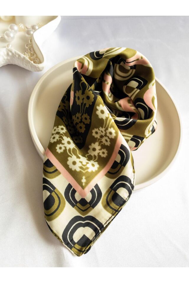 BeuBella 70’ler Retro Desenli Saten Fular – 55x55 cm – Boyun, Saç, Çanta Aksesuarı