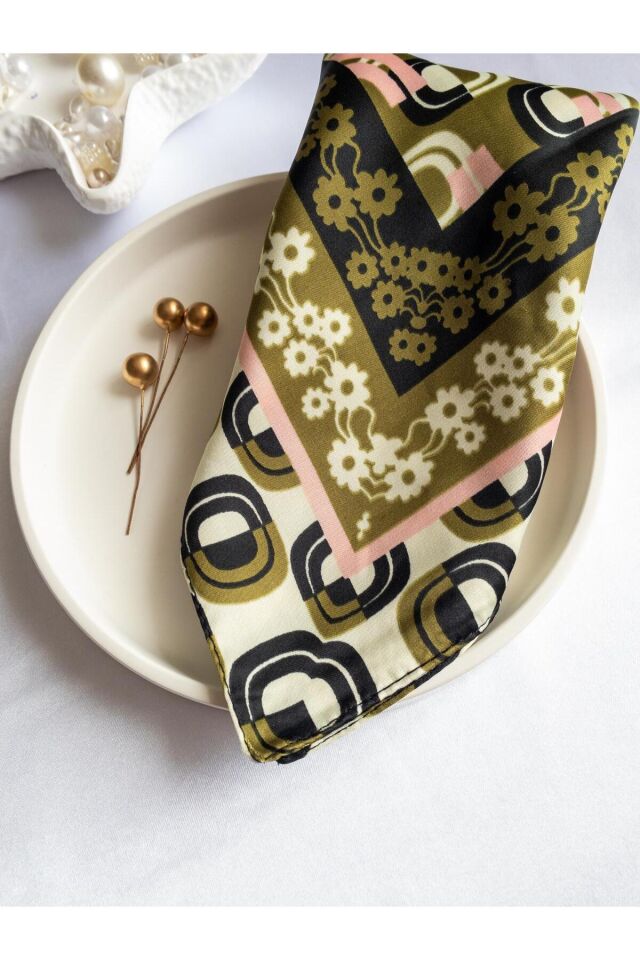 BeuBella 70’ler Retro Desenli Saten Fular – 55x55 cm – Boyun, Saç, Çanta Aksesuarı
