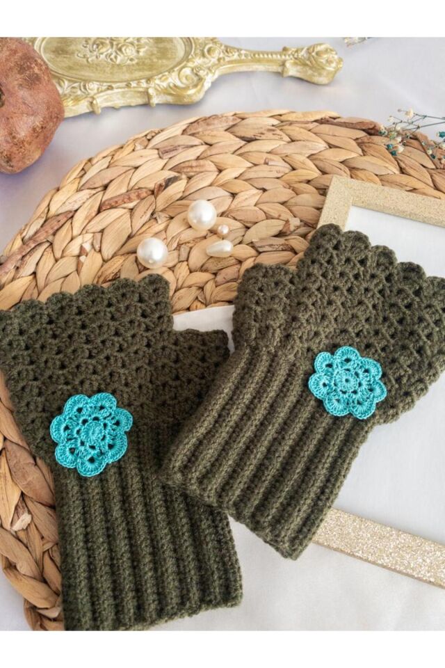 Özel Tasarım Mavi Çiçek Motifli Koyu Yeşil Eldiven