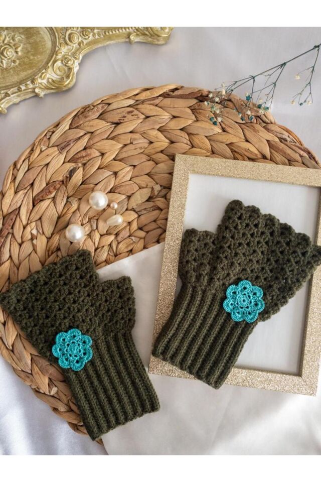 Özel Tasarım Mavi Çiçek Motifli Koyu Yeşil Eldiven