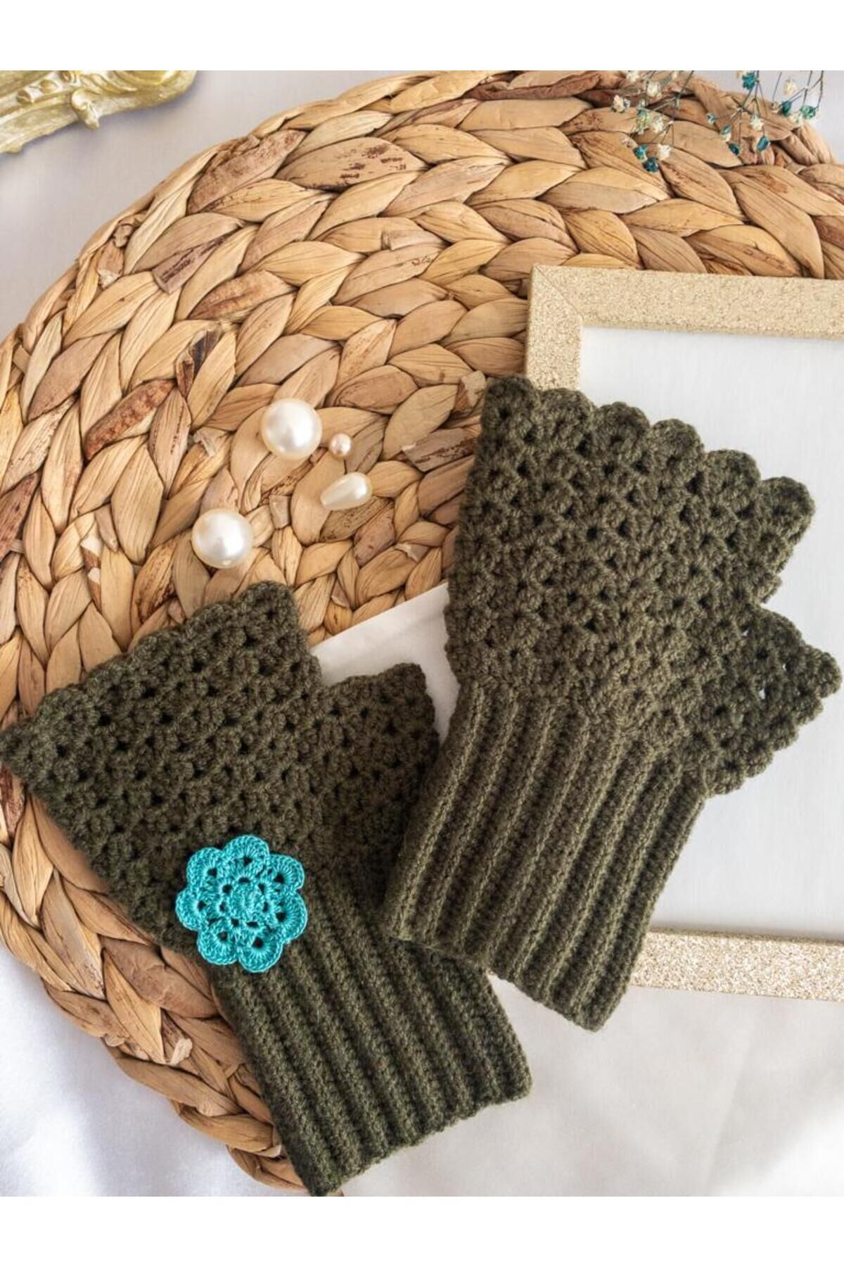 Özel Tasarım Mavi Çiçek Motifli Koyu Yeşil Eldiven