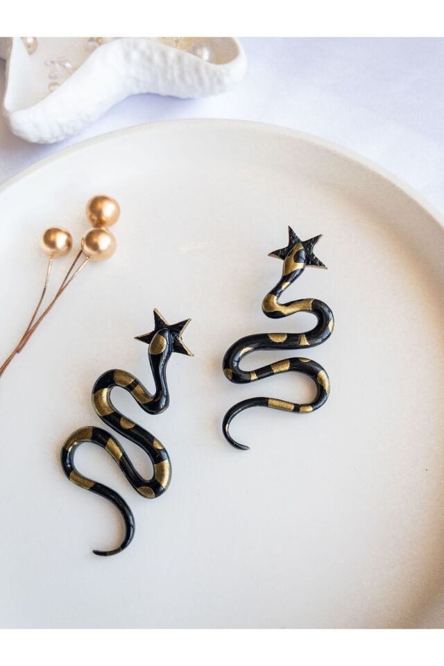 El Yapımı Yılan Küpe – Siyah Gold Polimer Kil, Yıldız Başlıklı, Antialerjik, Hediye Kutulu
