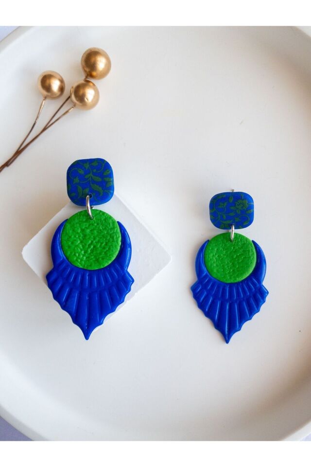 Mavi Yeşil Çiçek Desenli Küpe – Polimer Kil, El Yapımı, Antialerjik, Hediye Kutulu