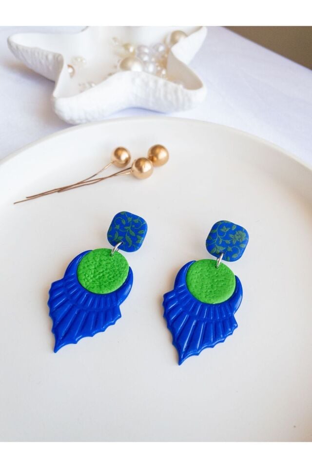 Mavi Yeşil Çiçek Desenli Küpe – Polimer Kil, El Yapımı, Antialerjik, Hediye Kutulu