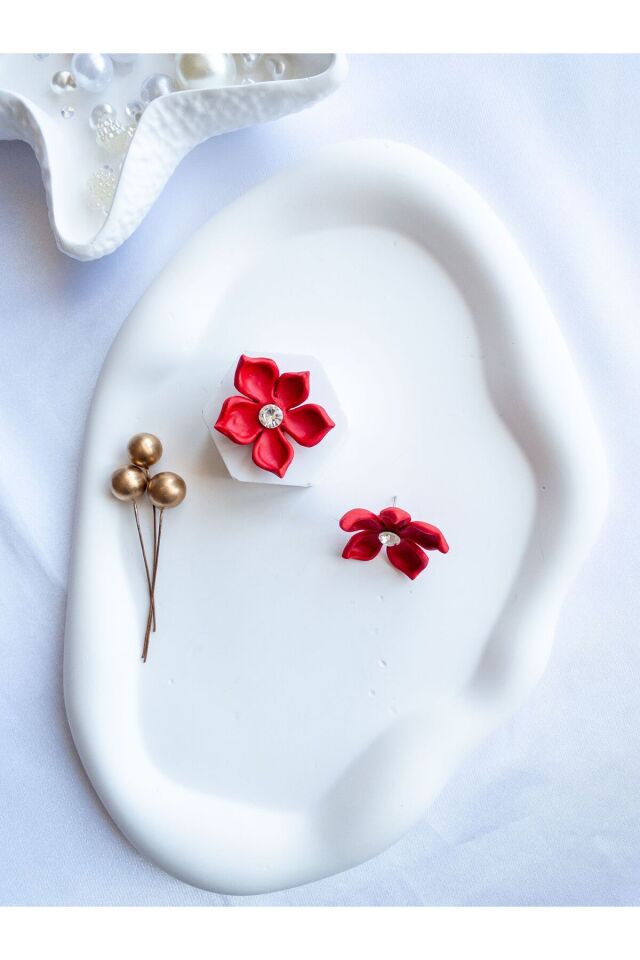 Kırmızı Çiçek Küpe – Ortası Kristal Taşlı El Yapımı Tasarım – Antialerjik Çelik Çivi